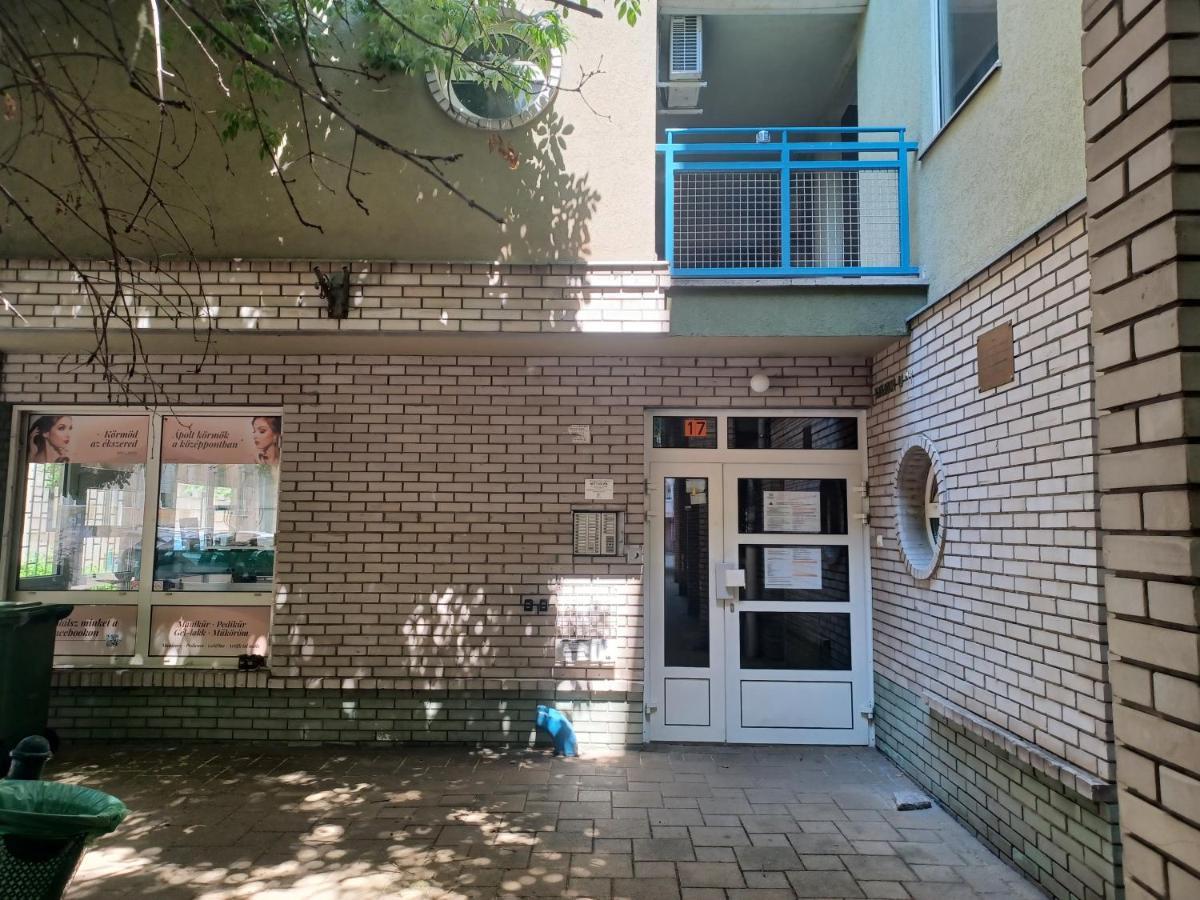 Liliom Apartment With Free Parking Space Budapest Exterior photo